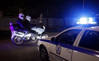 Thriller në Greqi, oficeri i policisë gjendet i vrarë në makinë pak metra larg komisariatit