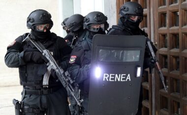 SHÇBA konfirmon skandalin! Efektivi i RENEA drejtonte rrjetin e kokainës në Tiranë, në pranga bien dhe 4 “miqtë” trafikantë