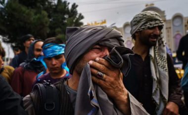 I lyejnë me zift! Harrohen premtimet: Talebanët dhunojnë hajdutët, gratë dhe fëmijët (FOTO&VIDEO)