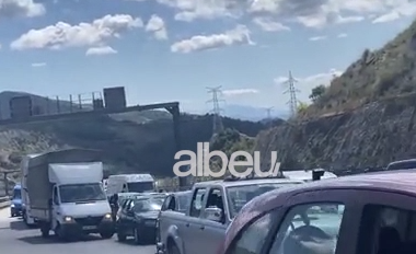 Aksident në tunelin Elbasan-Tiranë: 3 ambulanca nisen drejt vendngjarjes, bllokohet trafiku (VIDEO)