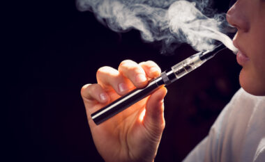 Albeu: Studimi: Përdorimi i cigareve elektronike shkakton inflamacion në zorrë