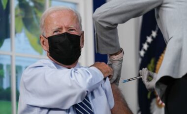 Joe Biden merr dozën e tretë të vaksinës Pfizer