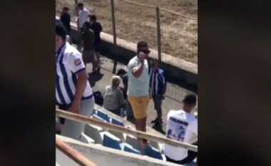 Panik gjatë ndeshjes së Tiranës, tifozi rrëzohet në shkallët e stadiumit dhe çan ballin
