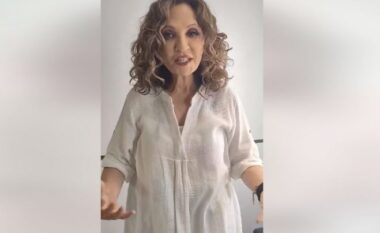 Këngëtarja greke e “25 gërshetave” koncert në Tiranë: Do ketë surpriza