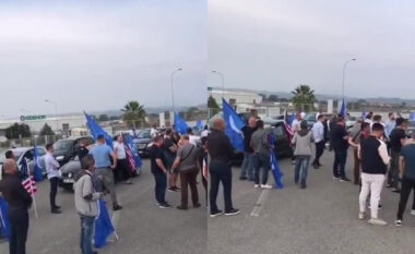 Qytetarët i zënë “pritë” Berishës në Sukth: O Sali o hero! (VIDEO)