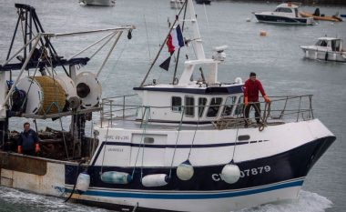 Mosmarrëveshja për peshkimin rrit tensionet mes Britanisë dhe Francës