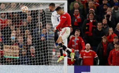 Ronaldo bën heroin dhe ngjit në krye Man United (VIDEO)