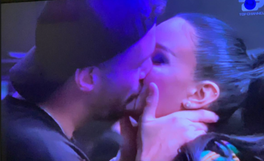 Takim romantik në “Big Brother”, Donaldi i rrëmben puthje në buzë Bora Zemanit (VIDEO)