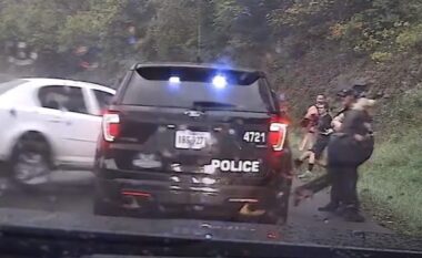 Momenti kur polici shpëton mrekullisht kolegen nga “shoferi i vdekjes” (VIDEO)