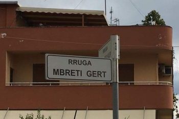 Gabimi me emrin e rrugës mbreti Gert, “justifikohet” bashkia: Problemi ishte në stampim