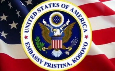 Përplasjet në veri të Kosovës, reagon Ambasada Amerikane: Jemi të shqetësuar për sulmet ndaj policisë