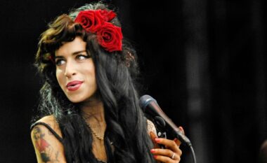 10 vite pas vdekjes, dalin në ankand sendet personale të Amy Winehouse (FOTO LAJM)