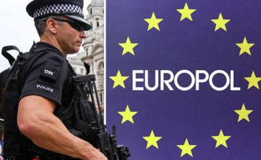 MEGAOPERACIONI/ Bitcoin, drogë dhe armë, Europol prangos 150 persona