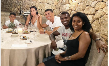 Ronaldo humb papritur personin e dashur të familjes (FOTO LAJM)