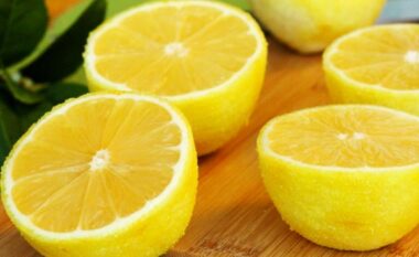 Si ndikon lëngu i limonit tek gurët në veshka?