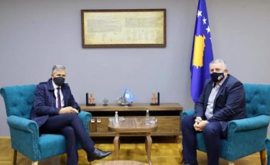 Ishte emëruar nga qeveria Hoti, shkarkohet sekretari i përgjithshëm i Këshillit të Sigurisë në Kosovë
