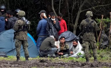 Polonia arreston dhjetëra migrantë në kufi me Bjellorusinë