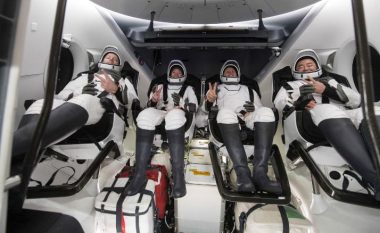 Kapsula e Space X kthehet në Tokë, sfidat e astronautëve nga mbjellja e specave te mbajtja e pelenave
