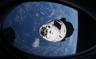 Space X: Era e fortë pengon kthimin e astronautëve në Tokë