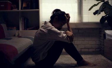 Depresioni në moshë të re rrit rrezikun e demencës dhe Alzheimerit