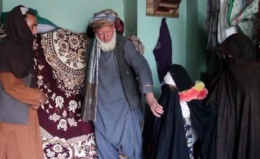“Për bukën e gojës”, familja afgane shet 9-vjeçaren për martesë te një burrë 55-vjeçar (VIDEO)