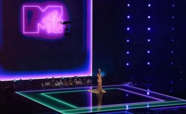 Këngëtari shqiptar triumfon në MTV EMA Awards 2021 (FOTO LAJM)
