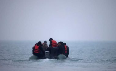 Mbytja e 27 emigrantëve në brigjet franceze, kryeministri Castex mbledh qeverinë për marrjen e masave
