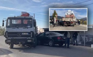 Aksident në Lezhë, makina përplaset me kamionin (VIDEO)