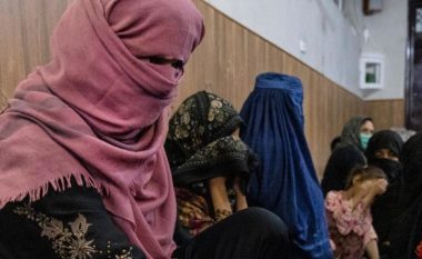 Gjenden 4 gra të pajeta në Afganistan, mes tyre edhe një aktiviste