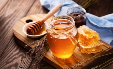 A e dini çfarë i ndodh organizmit nëse konsumoni një lugë mjaltë në mëngjës?