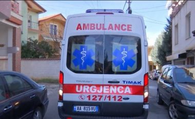Dehet dhe plagos veten me thikë, përfundon në spital 63-vjeçari në Elbasan