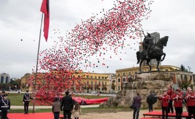 Gëzuar 29 Nëntorin! Shqipëria feston sot 77-vjetorin e Çlirimit