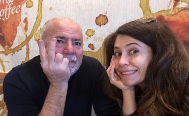Do bënte 61 vjeç sot, video e të bijës së Xhevdet Ferit përloti rrjetin që në mëngjes (VIDEO)