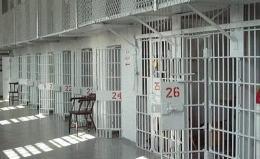 E rëndë! Shqiptari var veten në burgun grek