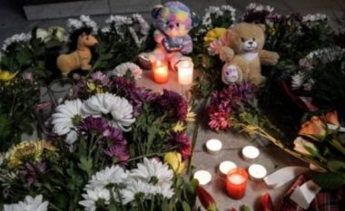 46 viktimat në Bullgari! Lule, qirinj dhe lodra në Ambasadën e Maqedonisë në Sofje (FOTO LAJM)