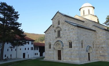 Quint-i sërish kërkon që Kosova të zbatojë vendimin për pronën e Manastirit të Deçanit