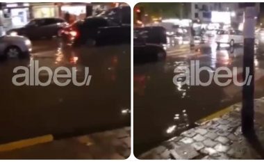 Don Bosko “zhytet” nën ujë, rrugët thuajse të pakalueshme (VIDEO)