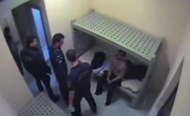 SKANDAL/ Torturuan për vdekje Ilia Karelin, gjykata greke mëshiron gardianët e burgut! Pamjet që llahtarisën njerëzimin (VIDEO)