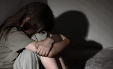 Skandal në Berat, 3 të mitura shfrytëzohen seksualisht, kush është gruaja që i lidhte me burra në moshë