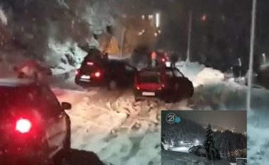 Bora mbulon Kodrën e Diellit në Maqedoninë e Veriut, bllokohen disa makina