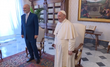 Dalin pamjet e vizitës së Ramës, Lindës dhe Zahos te Papa Francesku (VIDEO)
