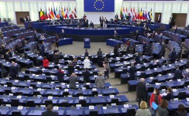 Tragjedia në Bullgari! Parlamenti Europian mban 1 minutë heshtje në nder të 46 viktimave