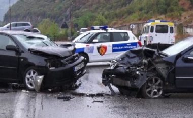 Humbën jetën babë e bir në aksidentin tragjik në Milot, arrestohet shoferi i “Benz-it”