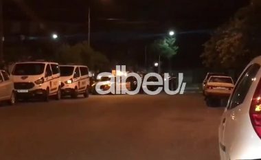 Policia kontroll makinave të dyshimta në Elbasan (VIDEO)