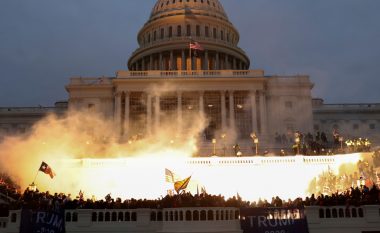 Uashingtoni ngre padi kundër organizatave të ekstremit të djathtë për sulmin në Kapitol