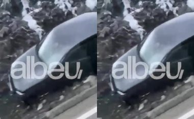 Po udhëtonte me shpejtësi, shihni si ka përfunduar makina në Librazhd (VIDEO)