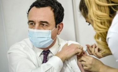 Albin Kurti merr dozen e tretë të vaksinës anti-Covid