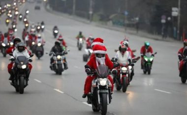 Surprizojnë motoçiklistët, vishen si Babagjysh në rrugët e Sofjes për një event bamirësie (VIDEO)
