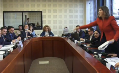 “Rrugaç je”, deputetja shqiptare i derdh gotën e ujit në fytyrë ministrit të Bujqësisë (VIDEO)