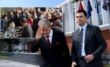 Albeu: Shtyhet nisja e Kuvendit të Berishës, delegatët presin në radhë për të hyrë, si po bëhet skanimi (VIDEO)